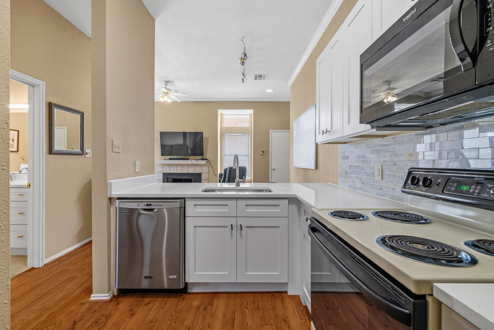 2802 Nueces ST #201 — photo 4