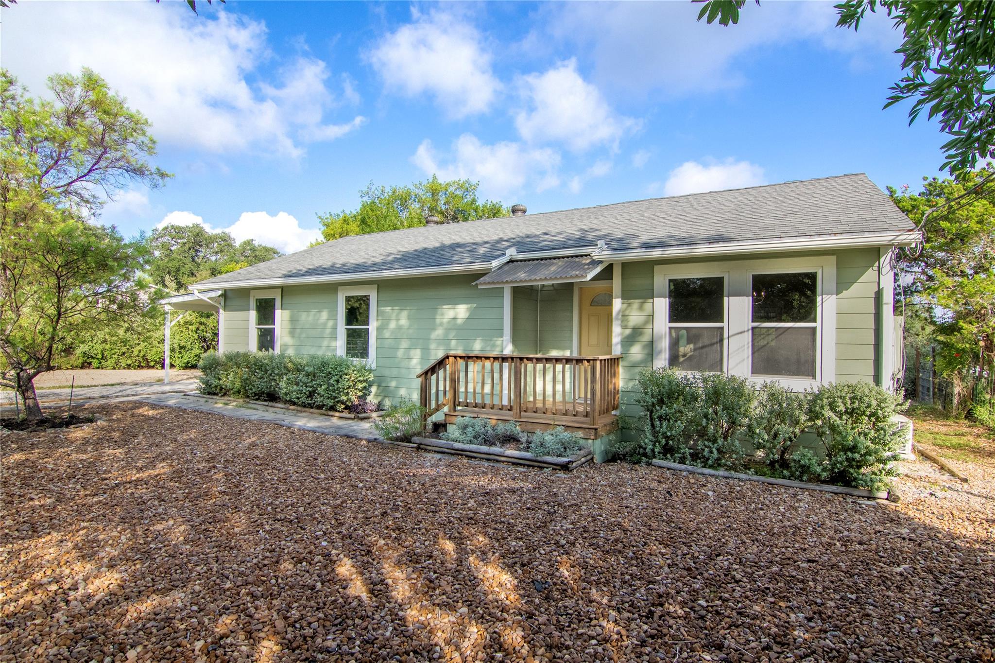 1635 Lakeview DR