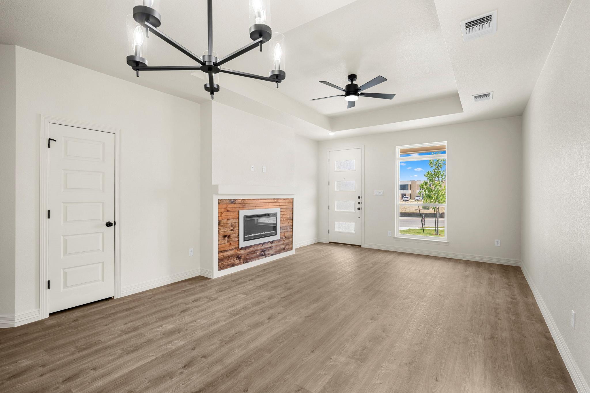 1305 Lone Pine WAY — photo 3