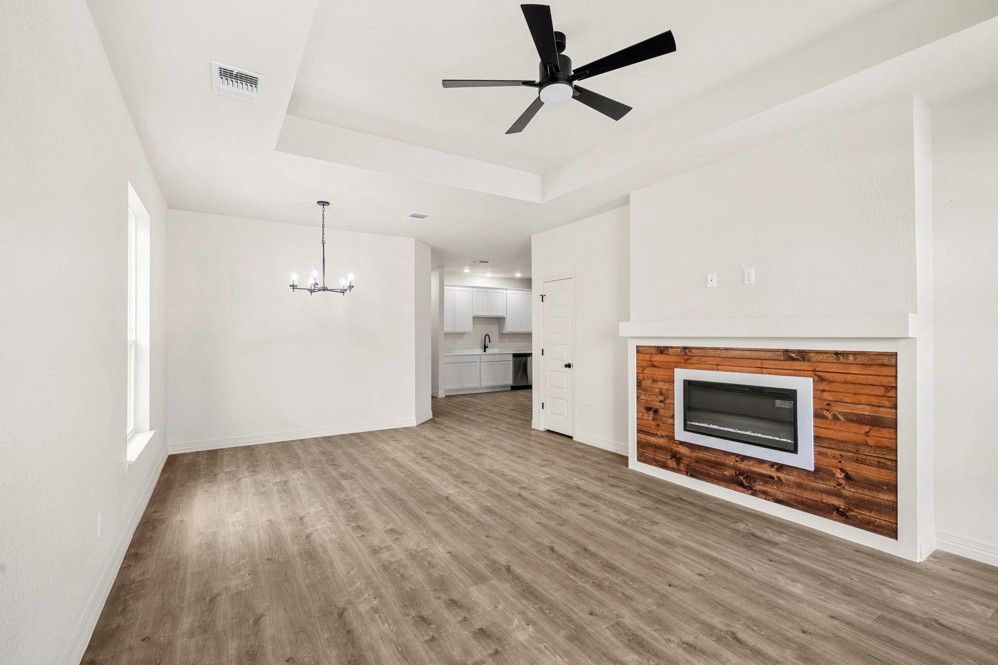 1305 Lone Pine WAY — photo 5