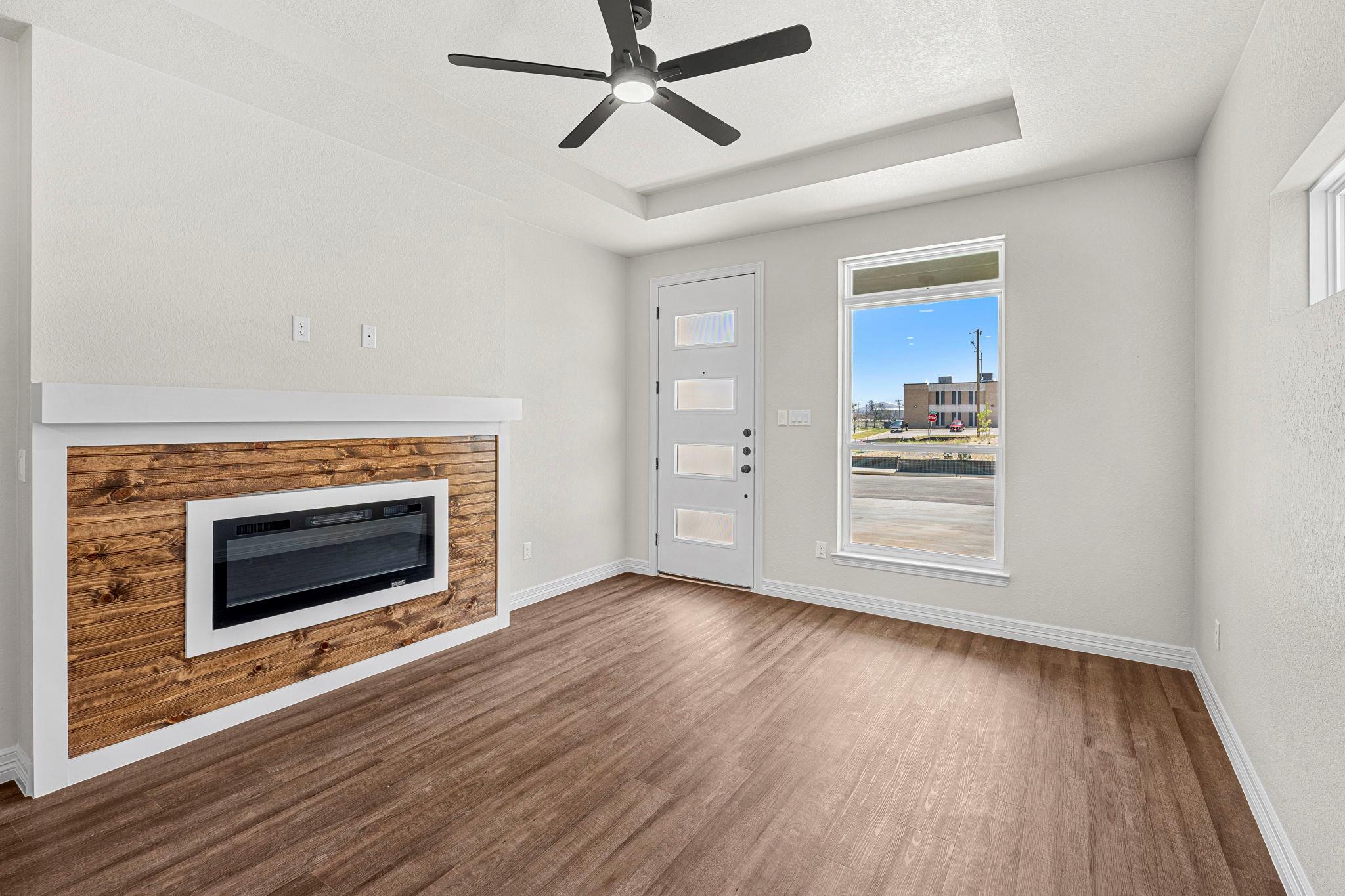 1301 Lone Pine WAY — photo 3