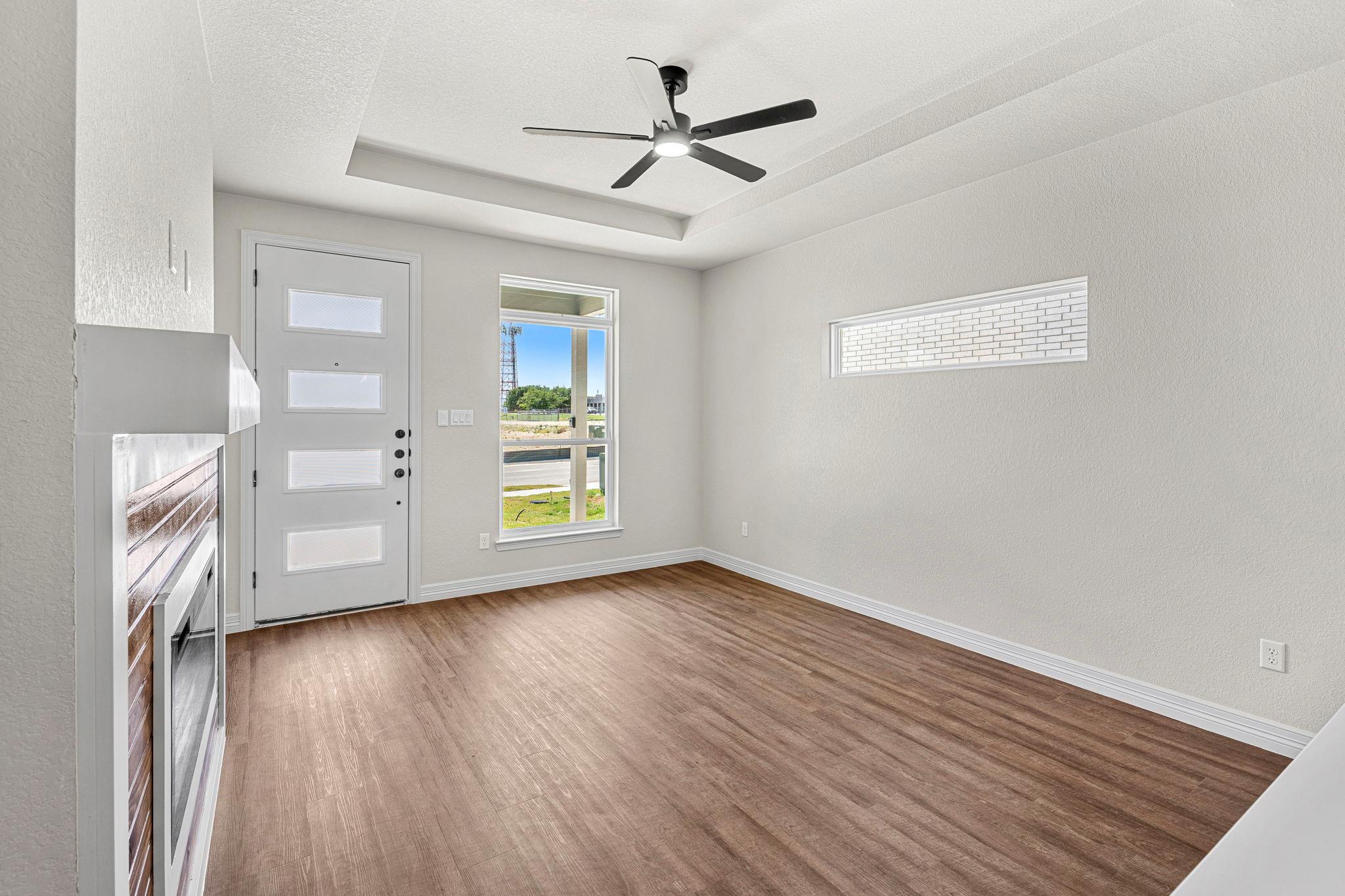 1301 Lone Pine WAY — photo 4