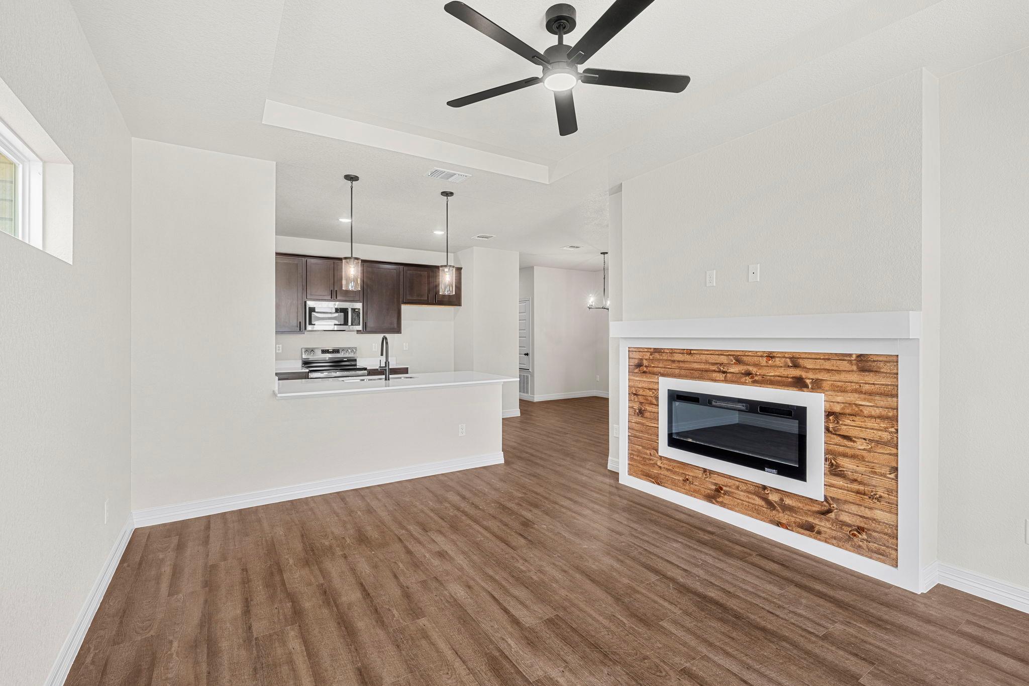 1301 Lone Pine WAY — photo 5