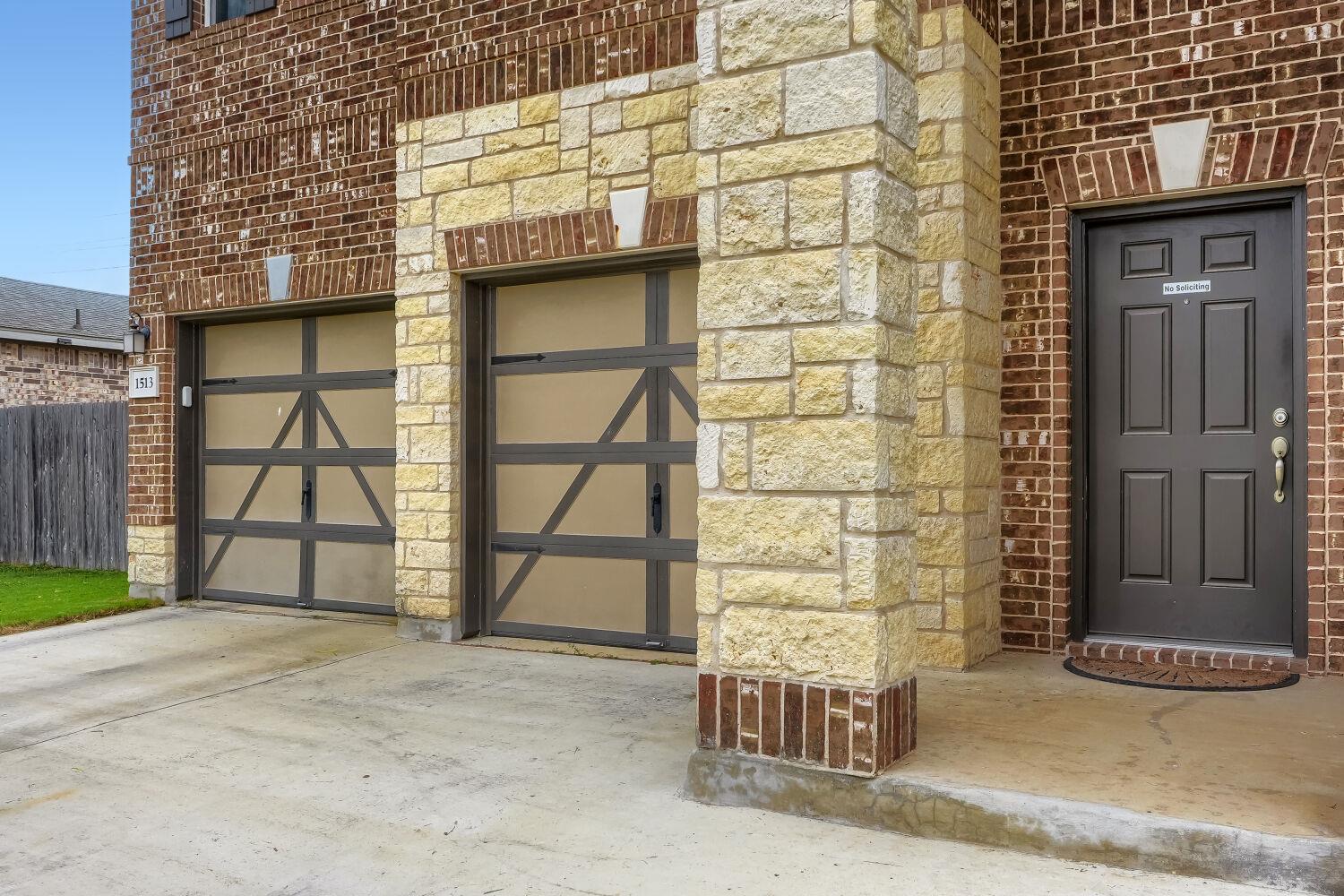 1513 Foxglove DR — photo 3
