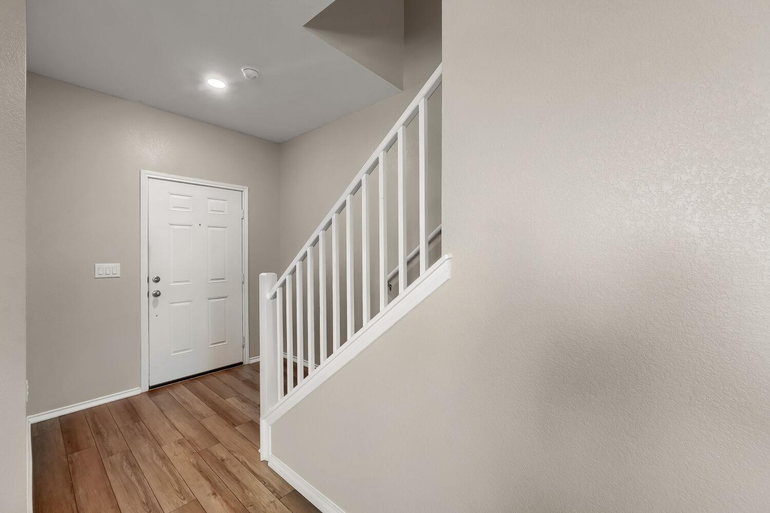 1513 Foxglove DR — photo 4