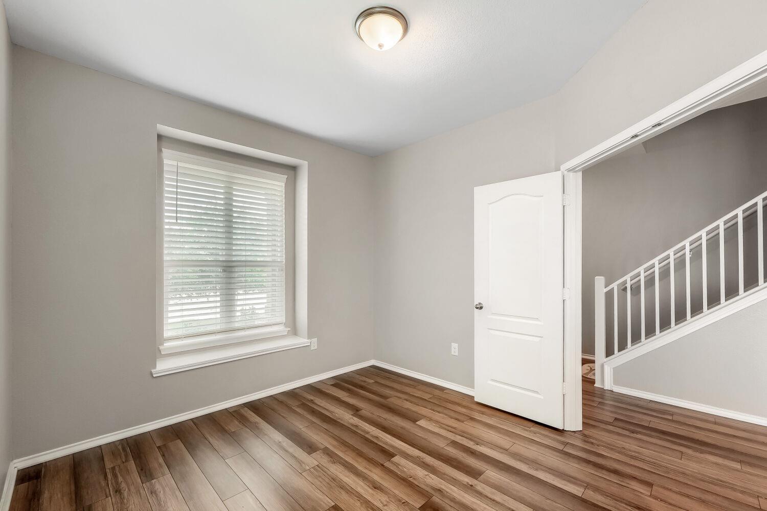 1513 Foxglove DR — photo 5