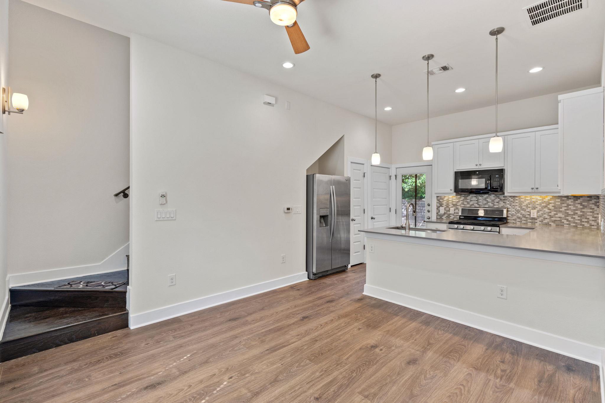 720 Pedernales ST #B — photo 3