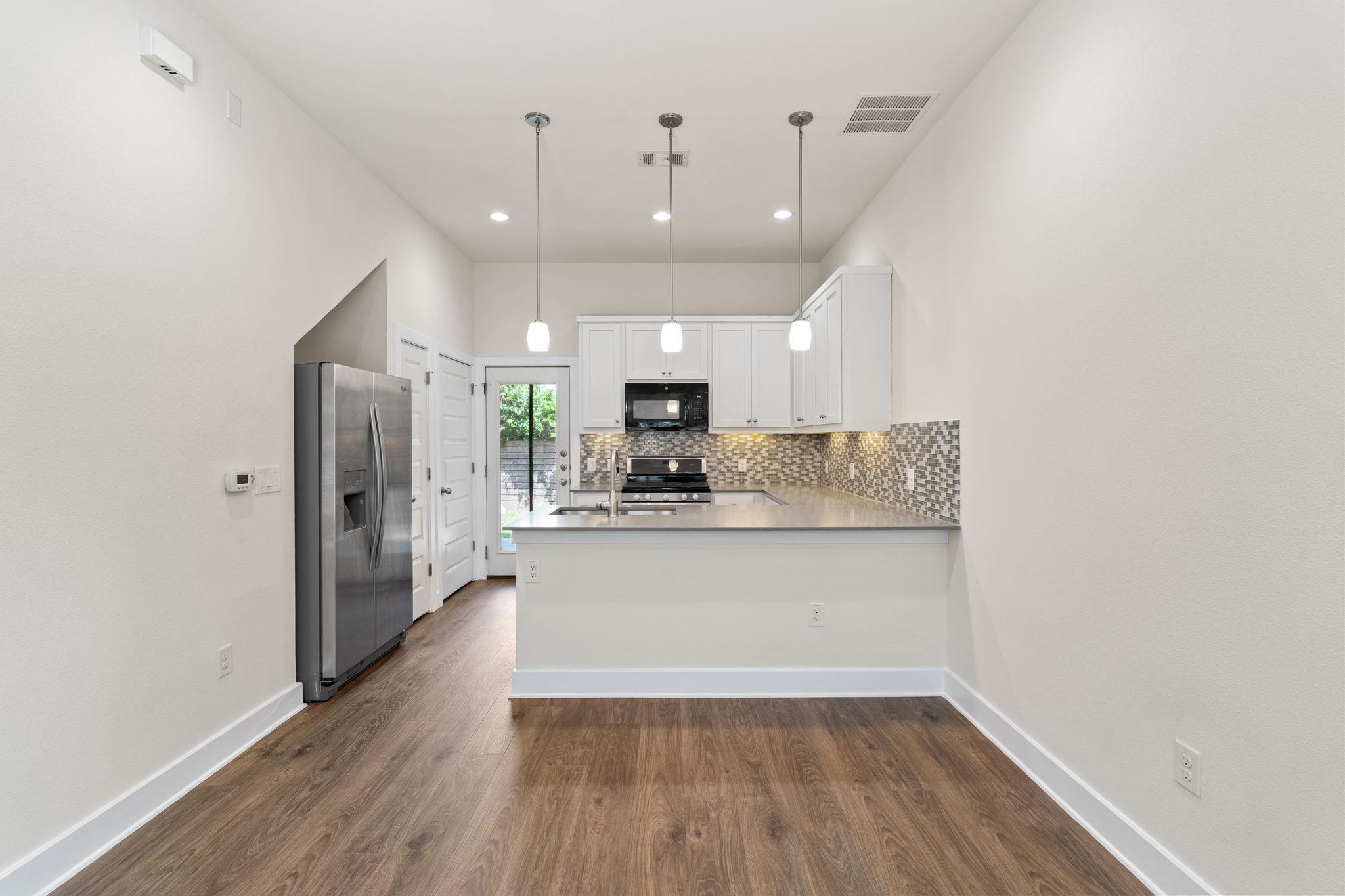 720 Pedernales ST #B — photo 4