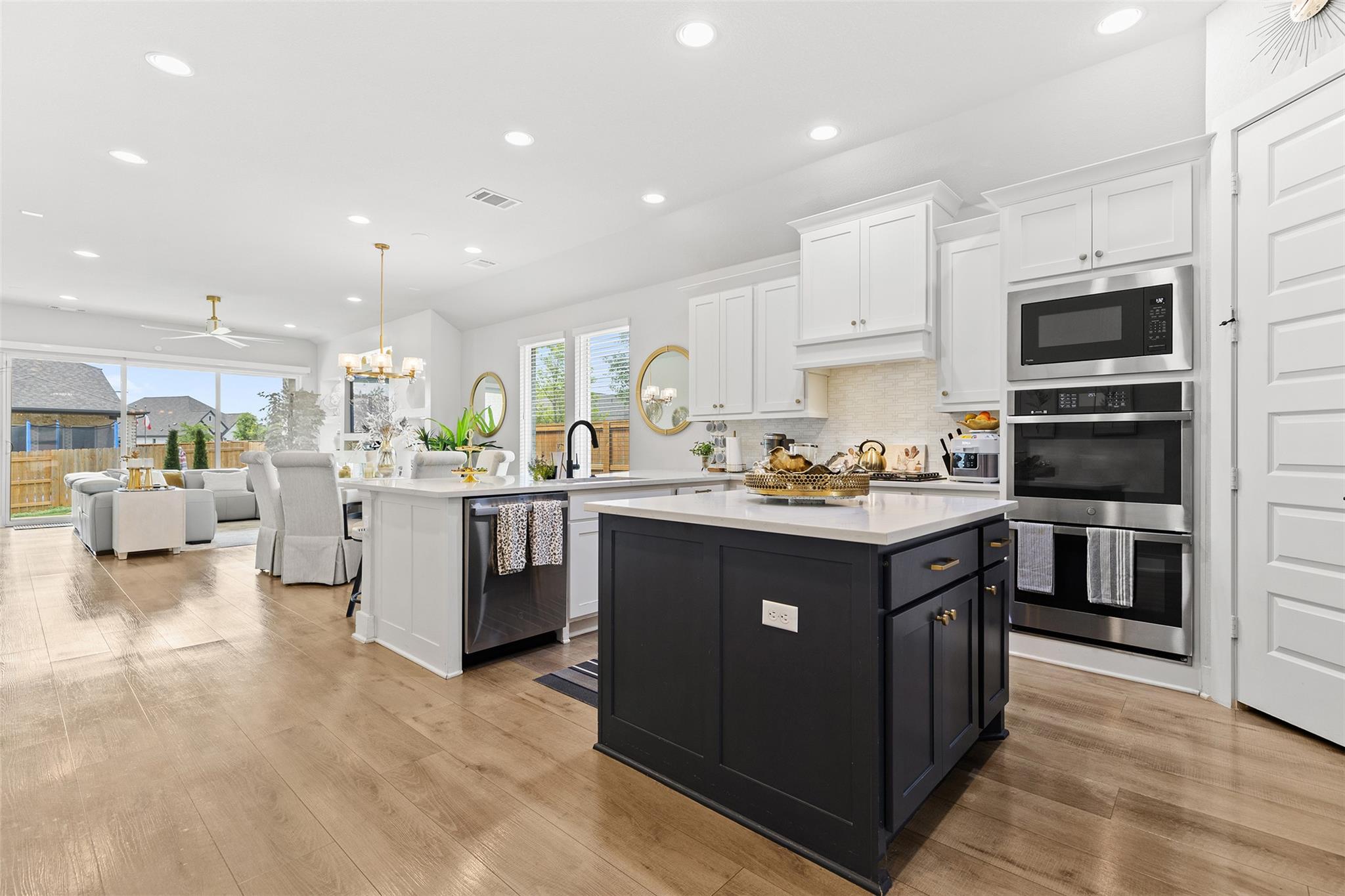 100 Green Knoll LN — photo 3