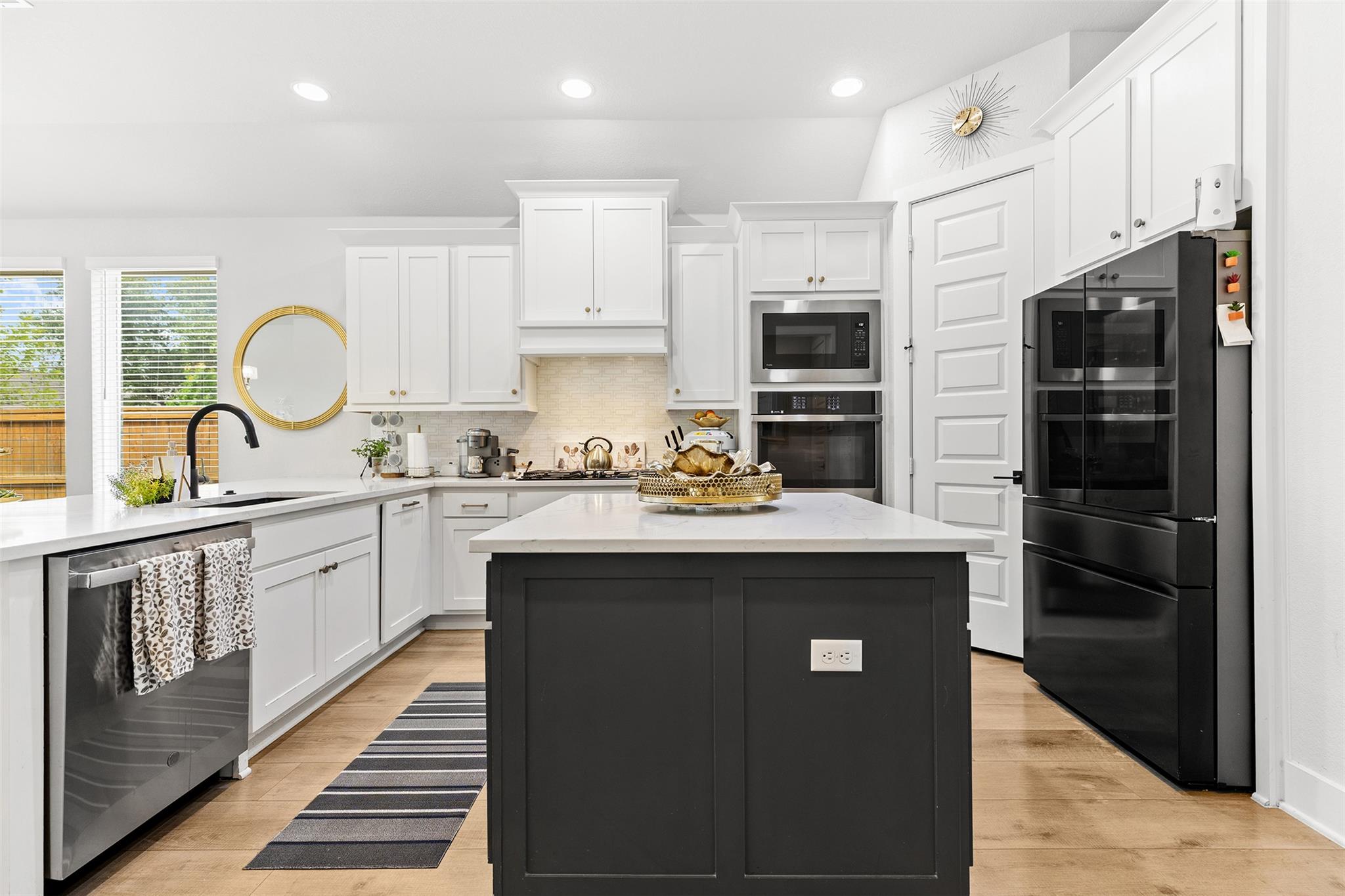 100 Green Knoll LN — photo 4
