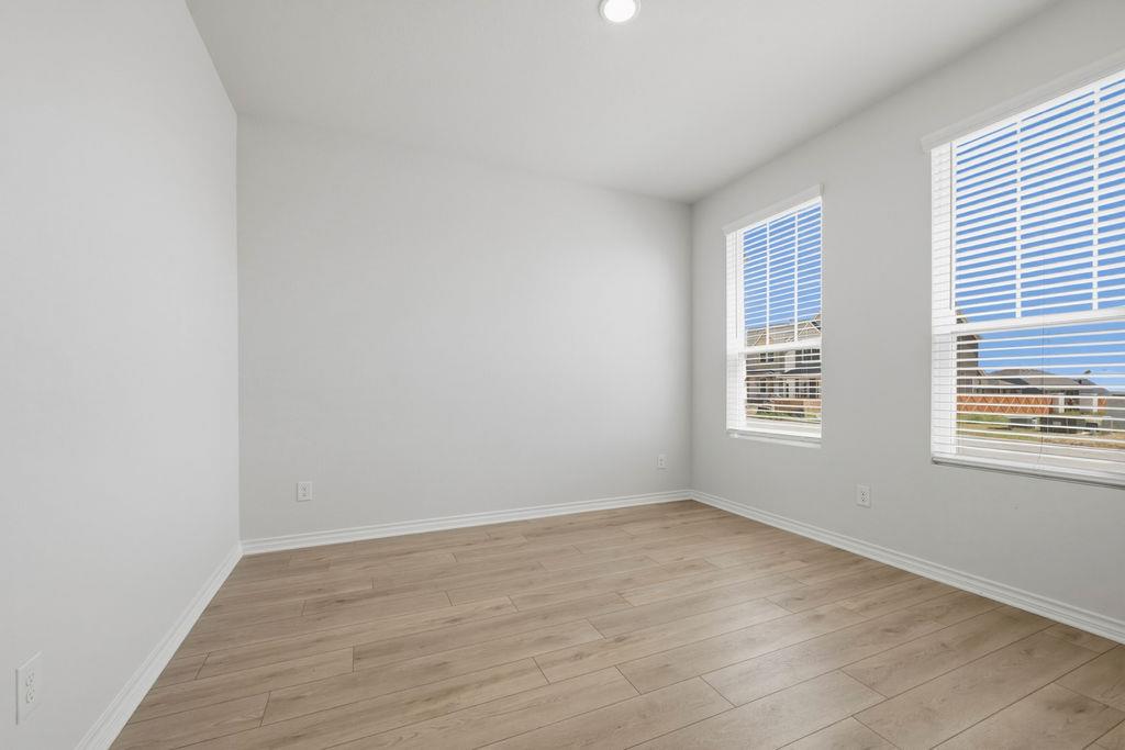 245 Leeland DR — photo 5