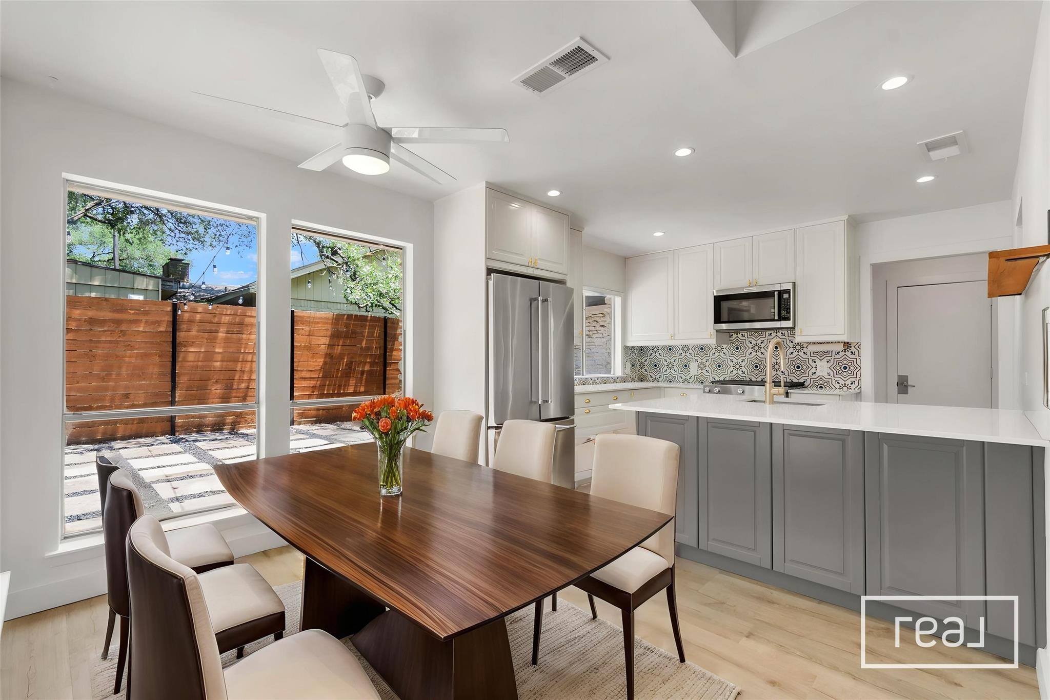 3808 Oak Creek DR — photo 4