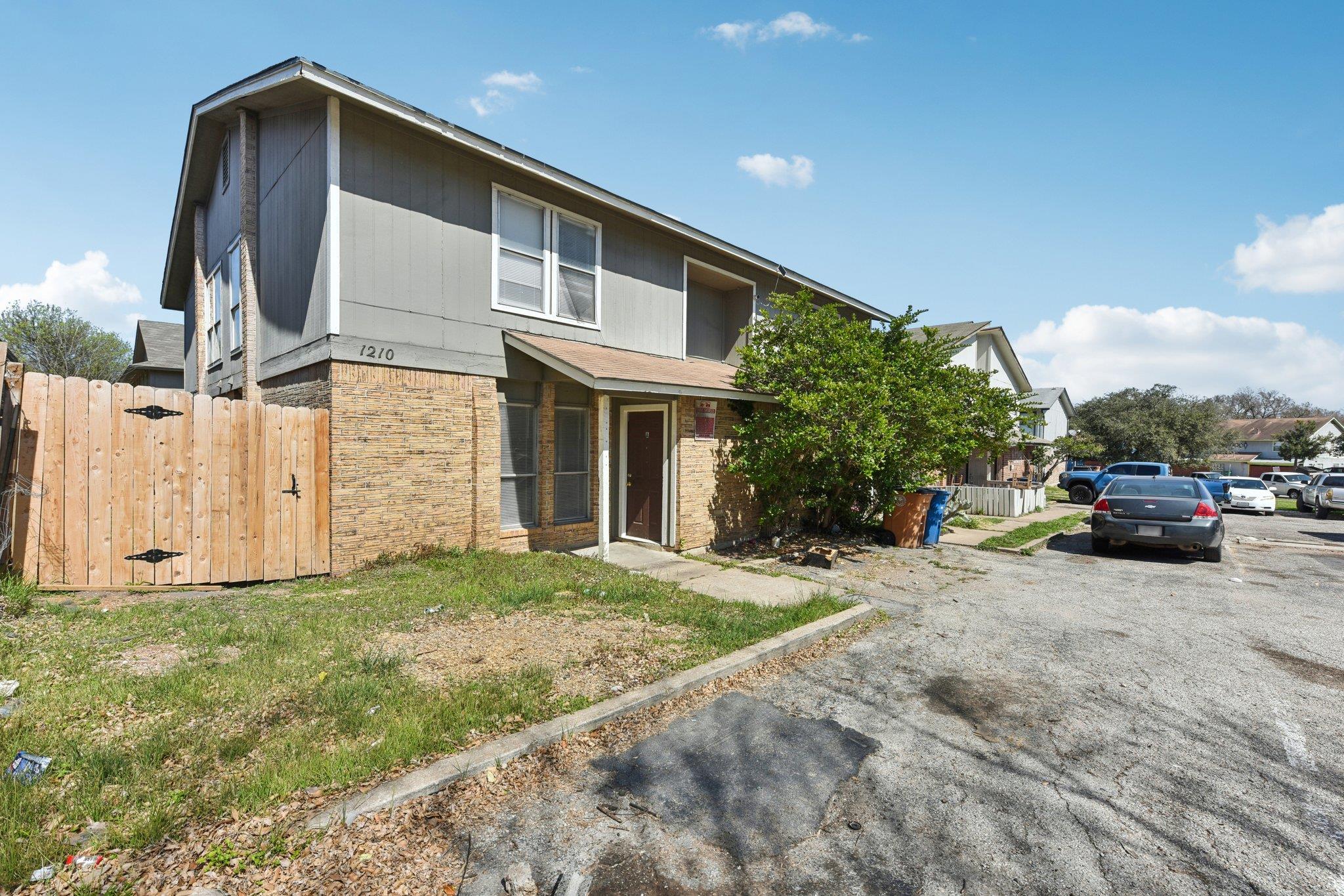 1210 Southport DR