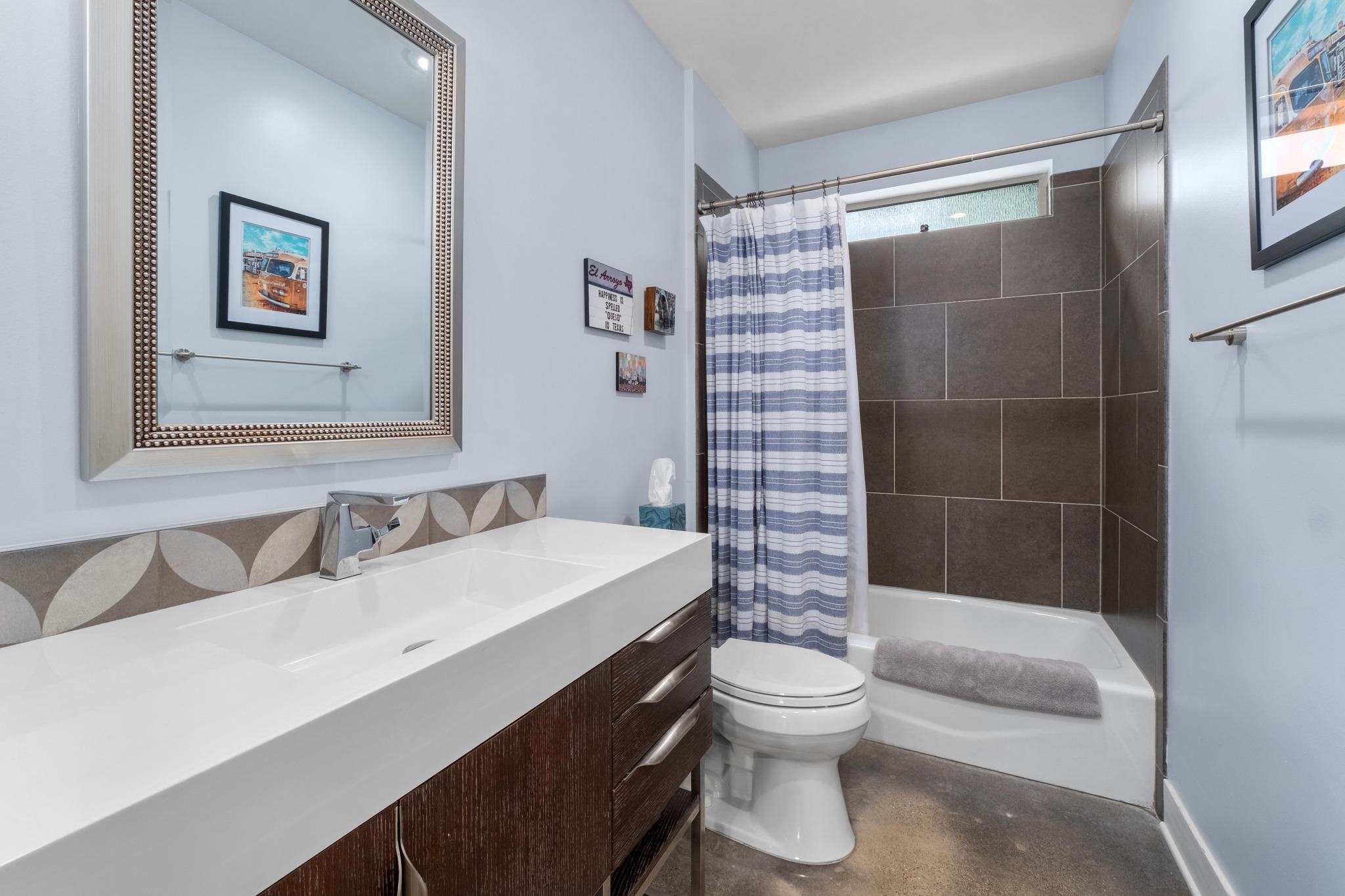 604 LIVE OAK ST — photo 5