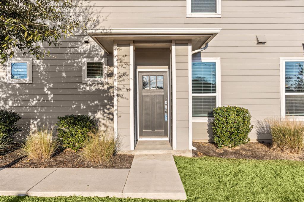 1501 Roseburg DR — photo 3