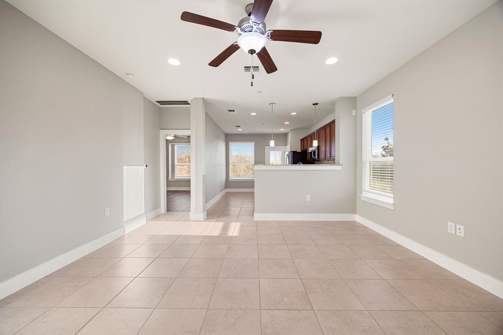 1501 Roseburg DR — photo 4