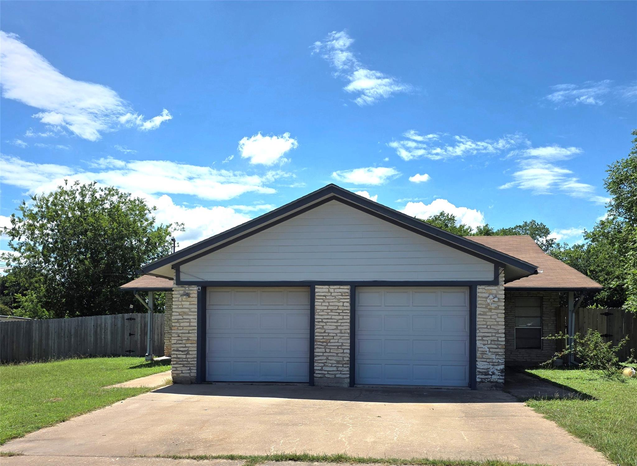 15208 Spring Hill LN — photo 3