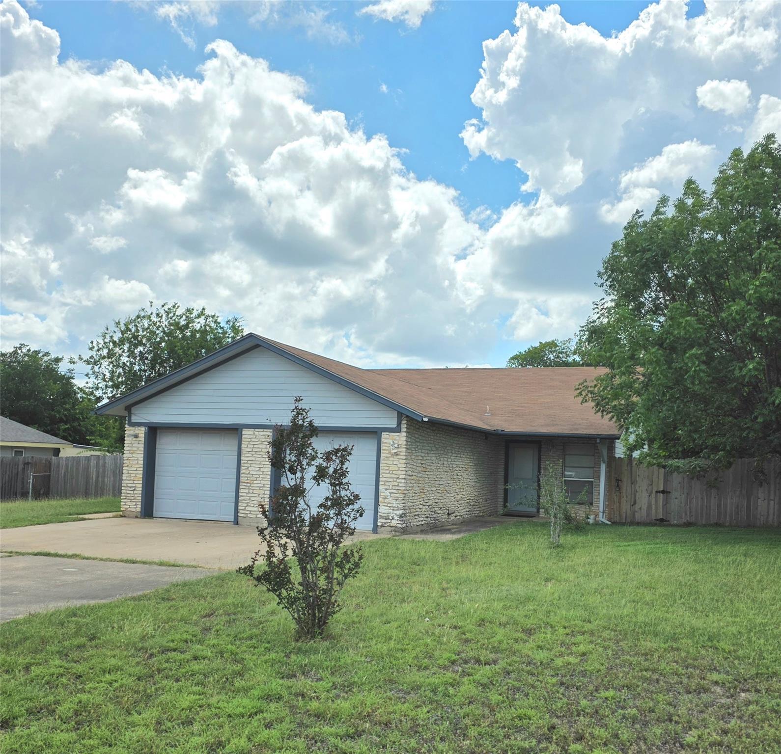 15208 Spring Hill LN — photo 4