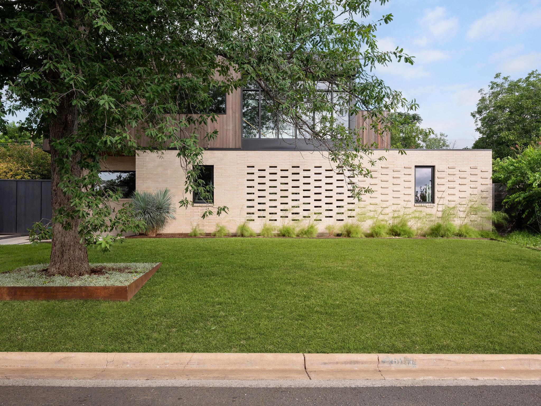 2104 Ann Arbor Ave — photo 3