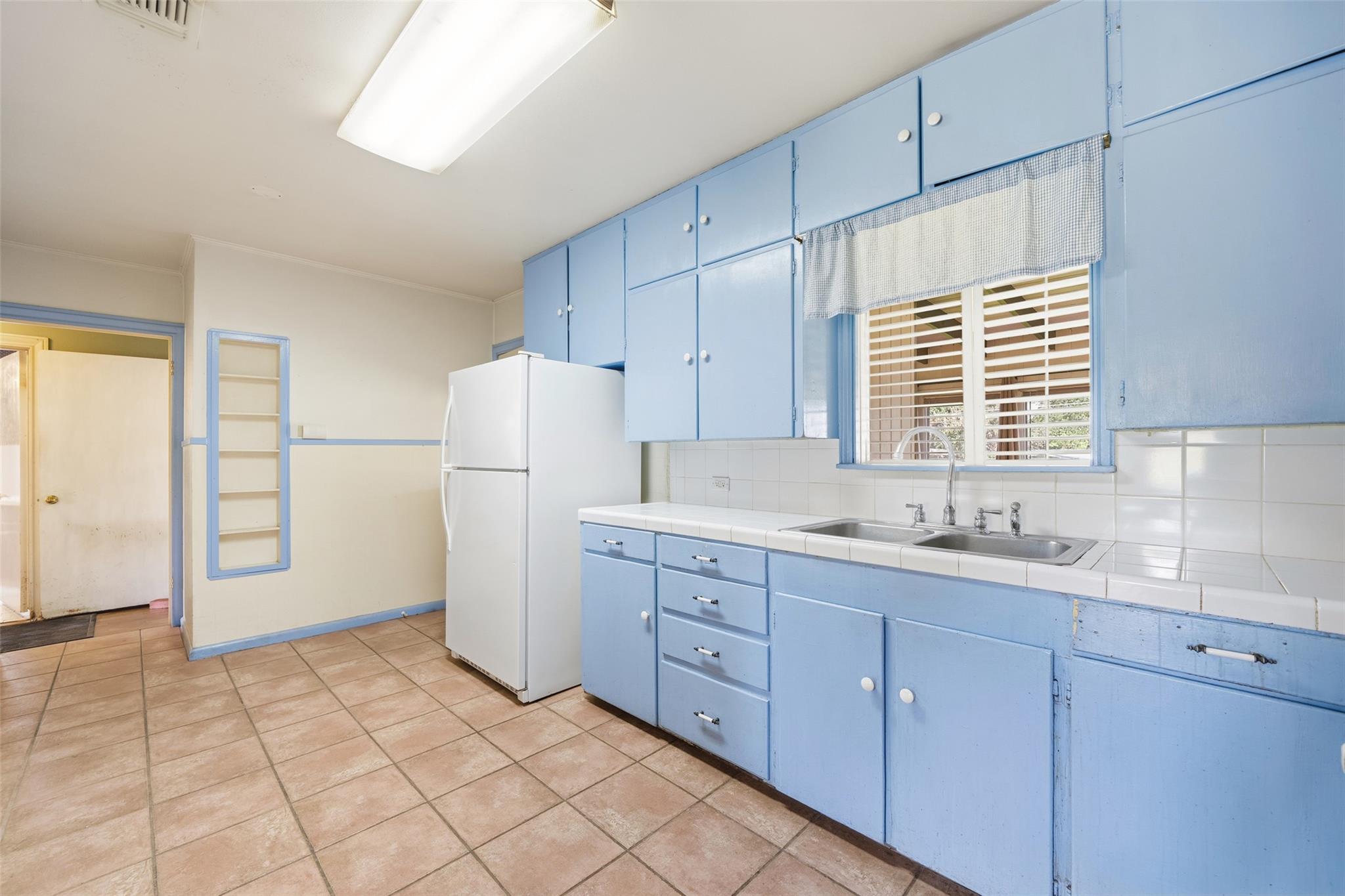 107 Holland ST — photo 3