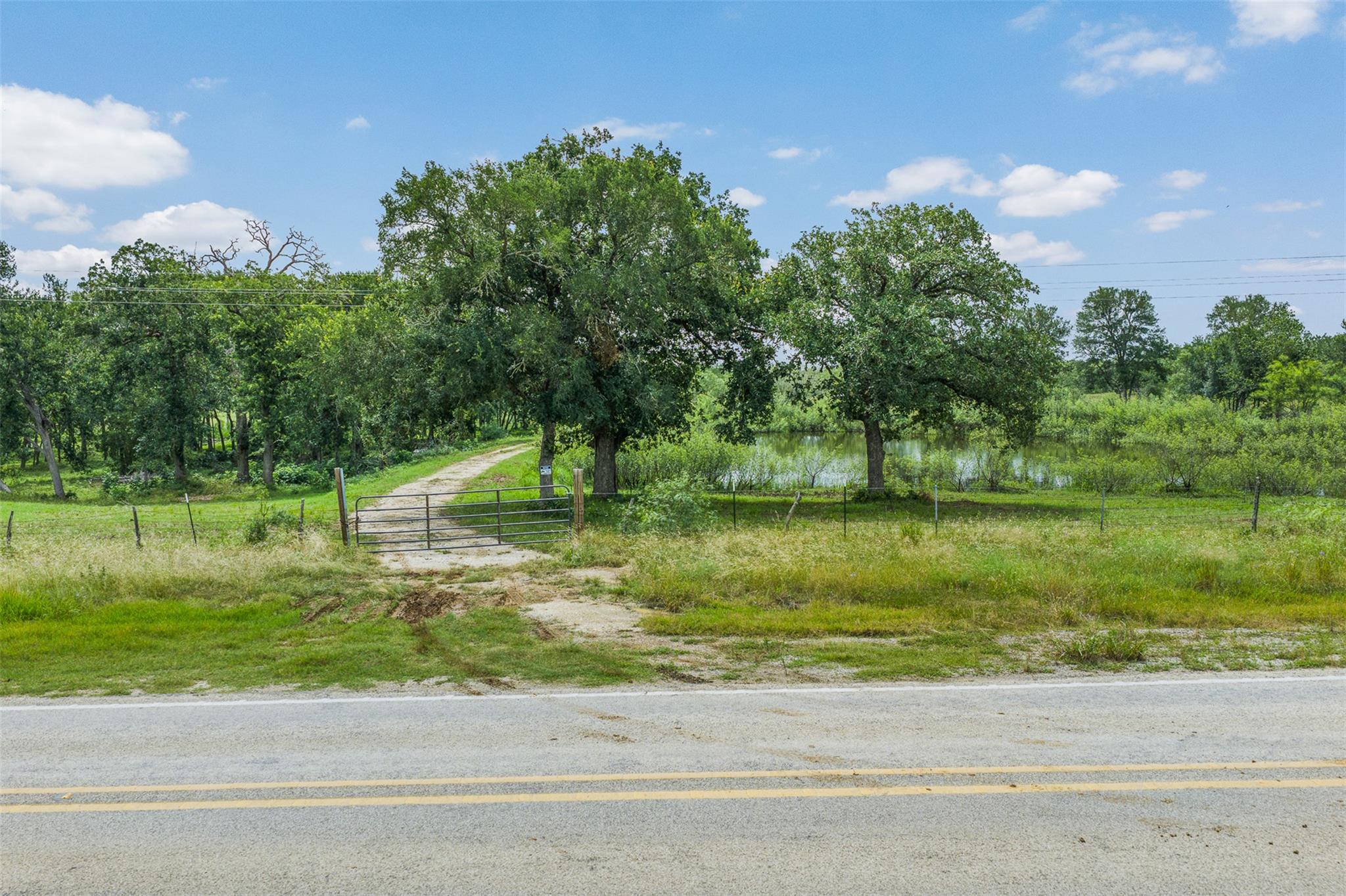 401 Fm 672 — photo 4