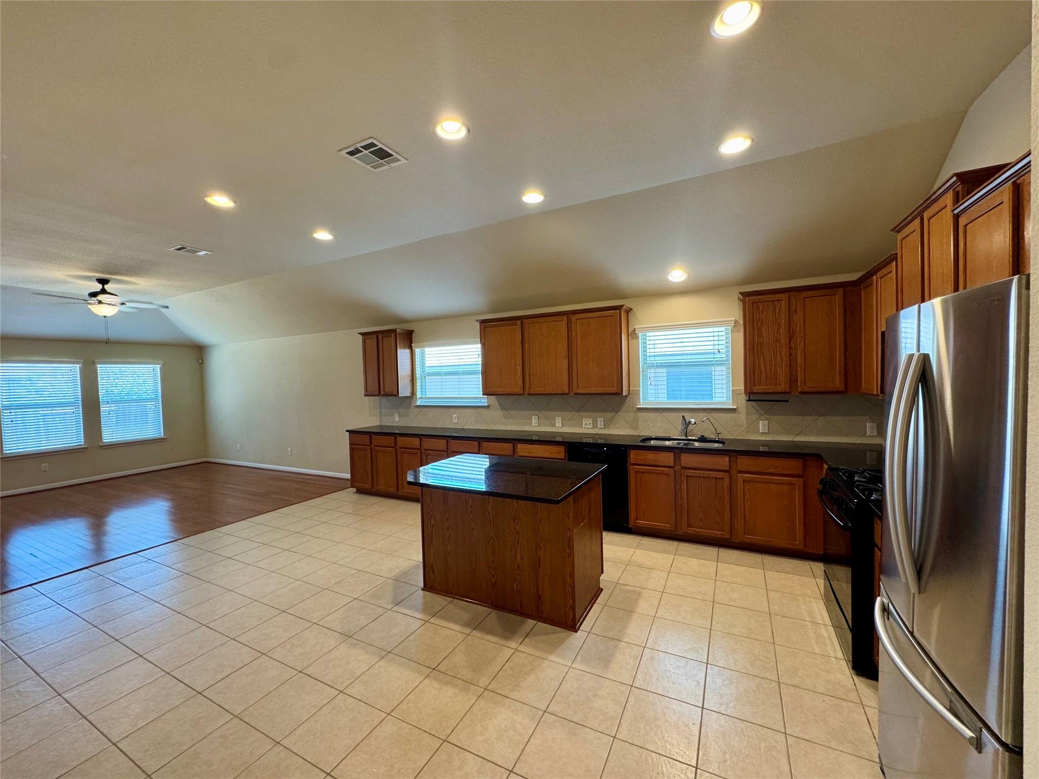 112 Beargrass DR — photo 3
