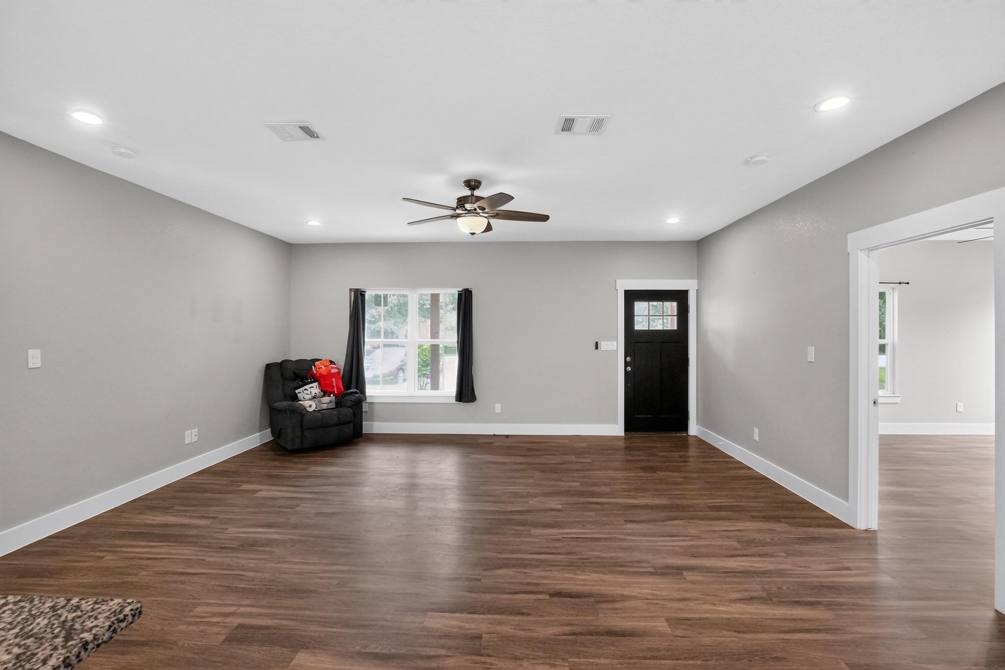 403 Lynch ST — photo 4