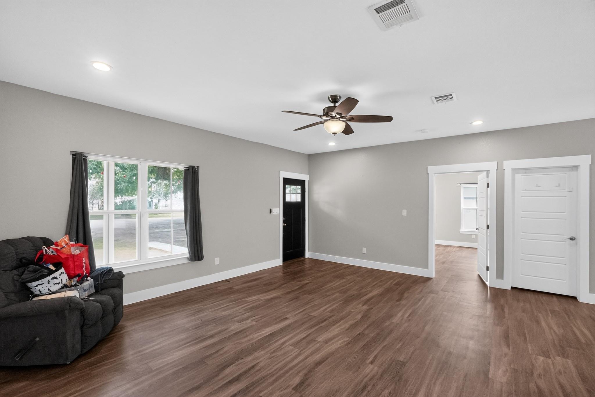 403 Lynch ST — photo 5