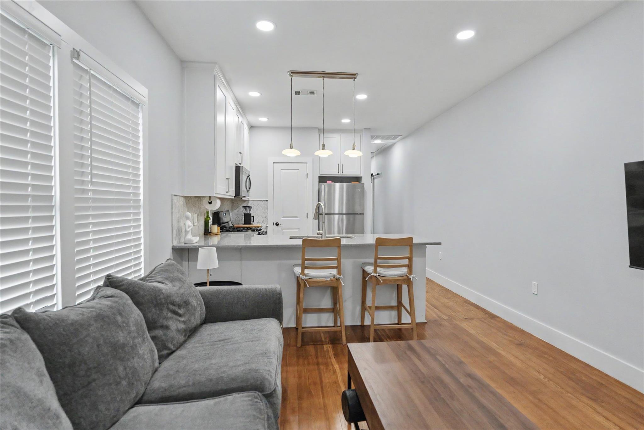 2506 Cesar Chavez ST — photo 4