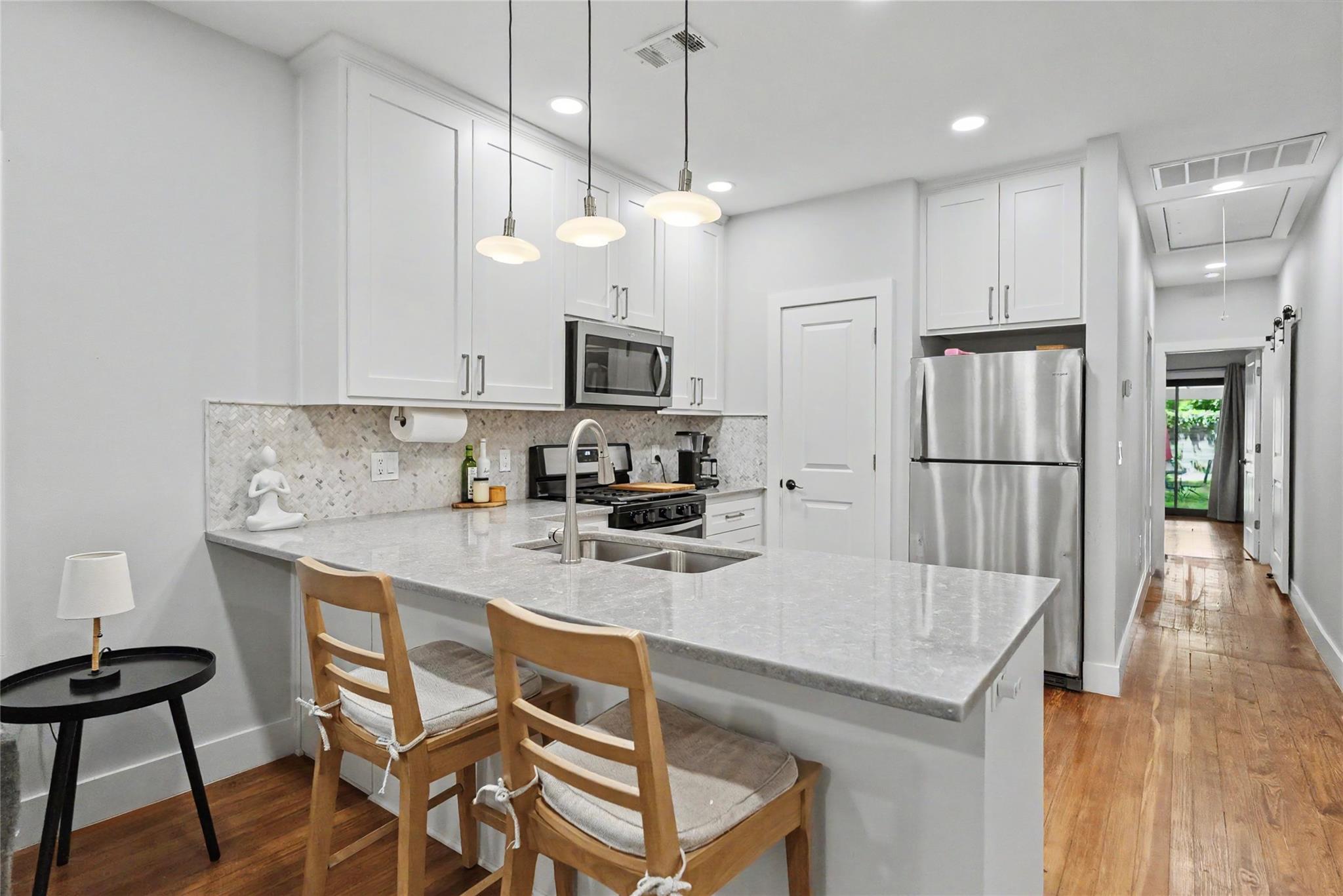 2506 Cesar Chavez ST — photo 5
