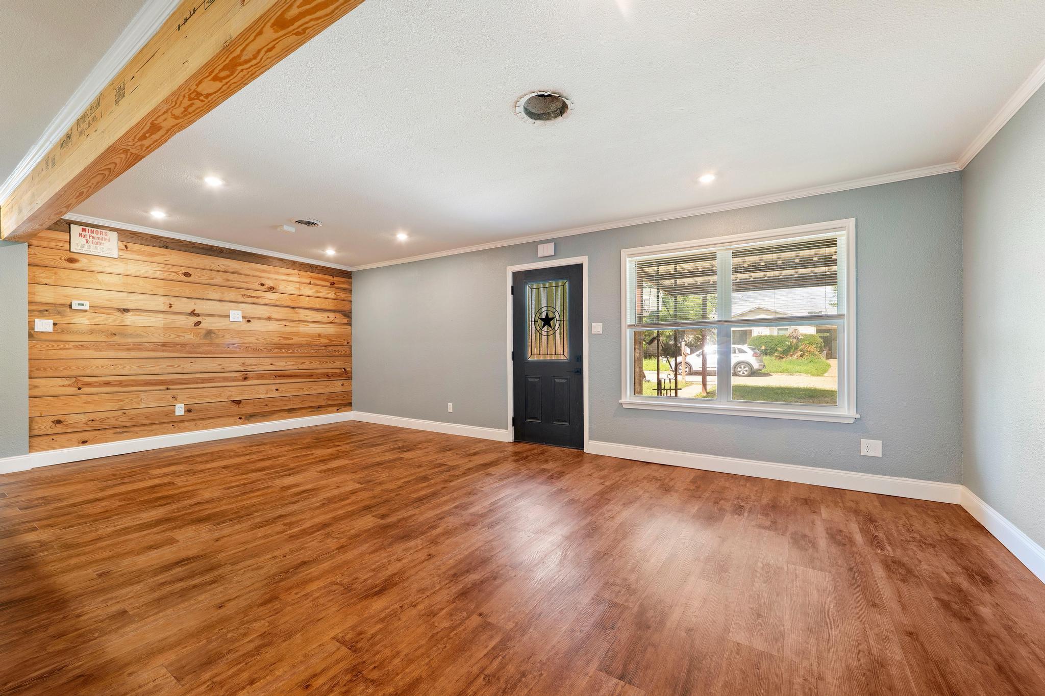 720 Dyer ST — photo 5
