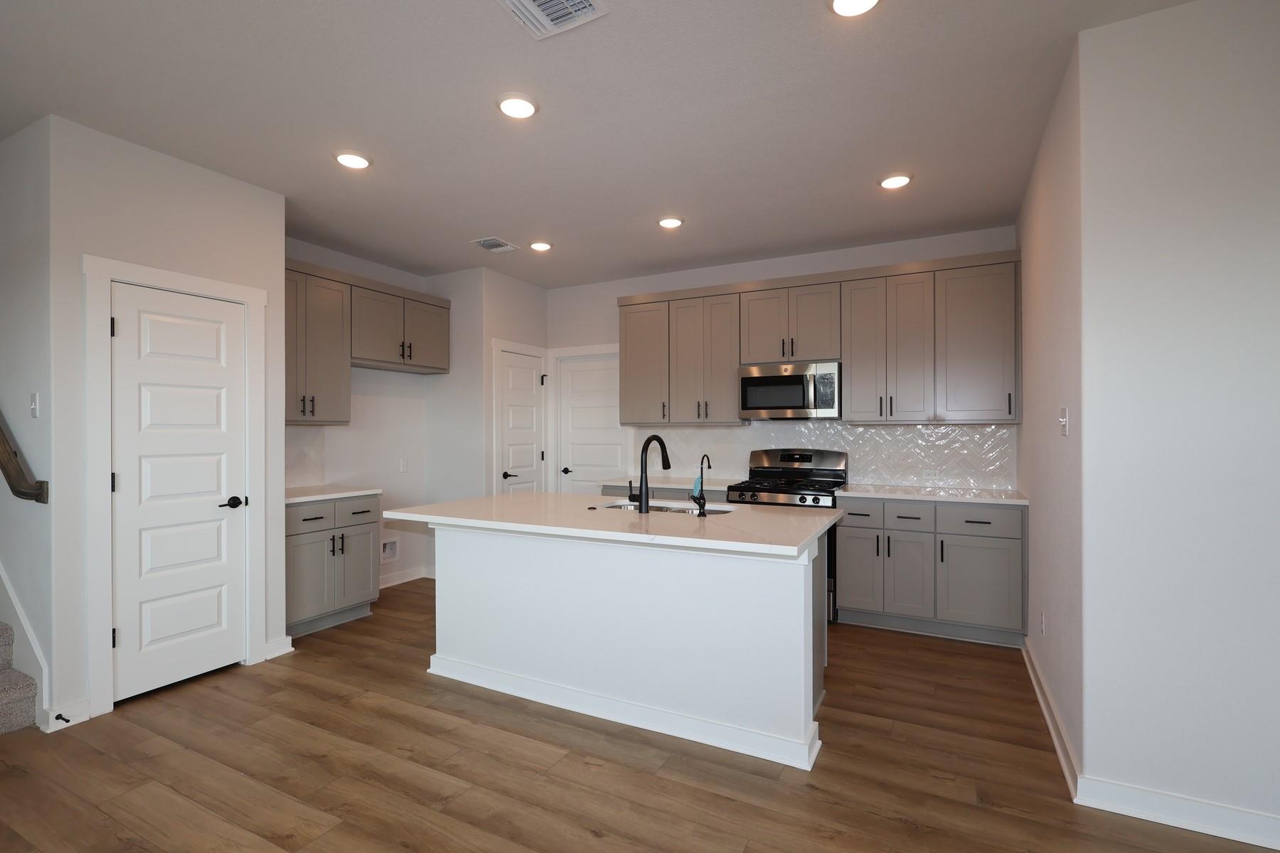304 Emerie WAY — photo 3