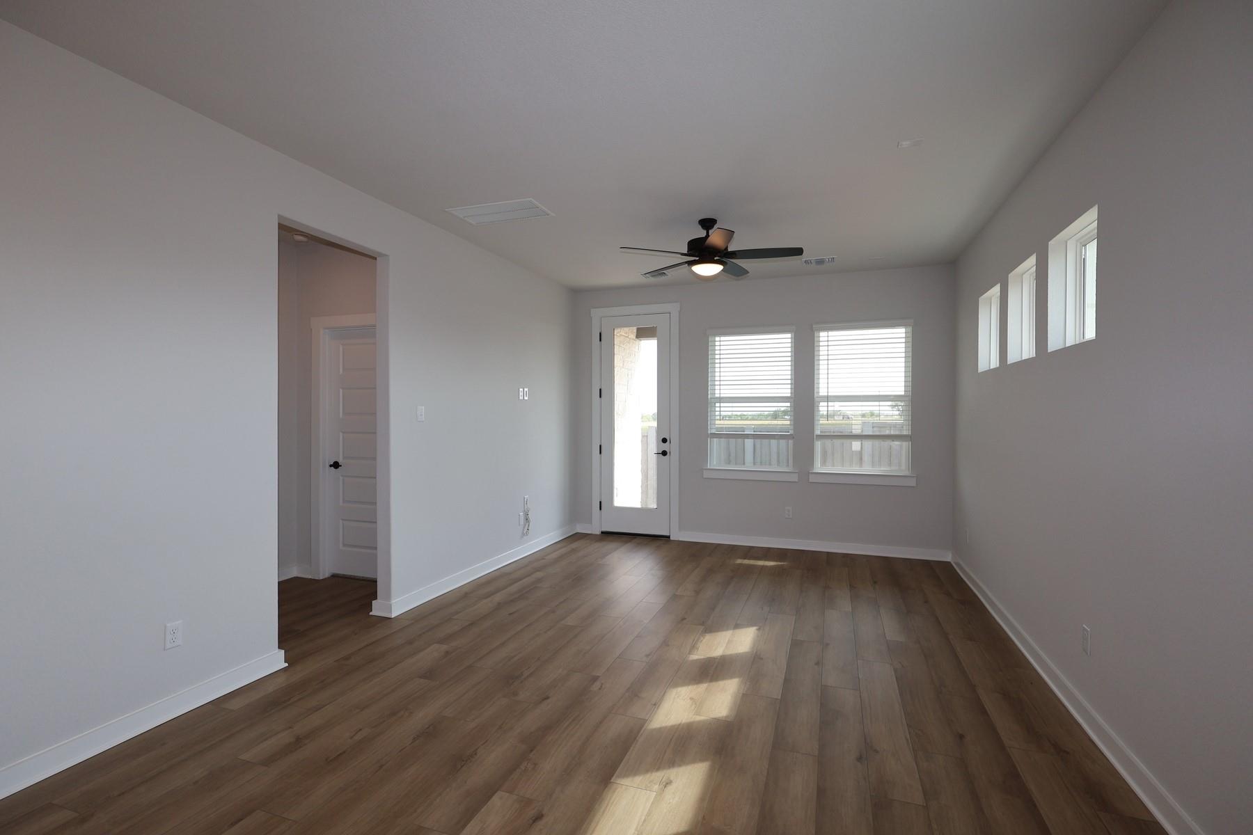 304 Emerie WAY — photo 4