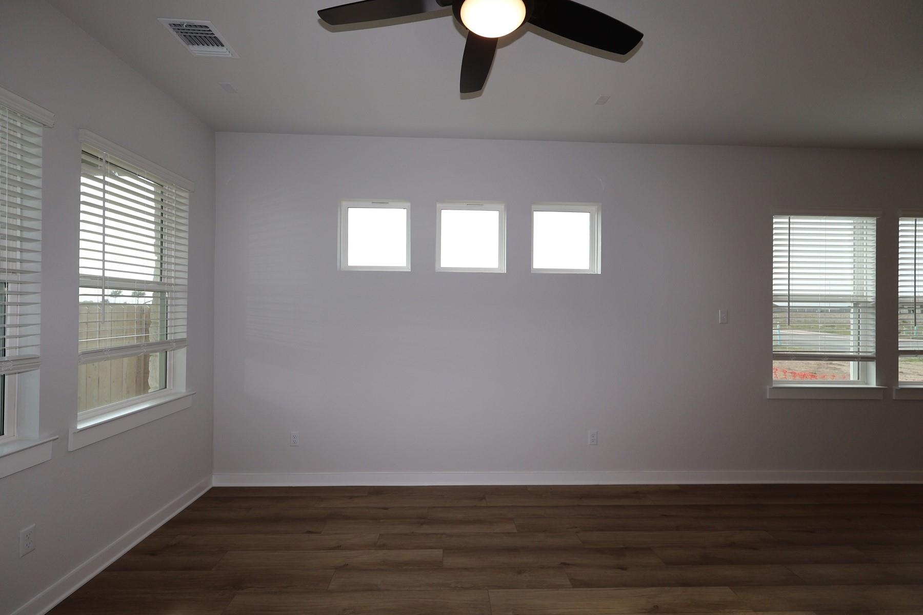 304 Emerie WAY — photo 5