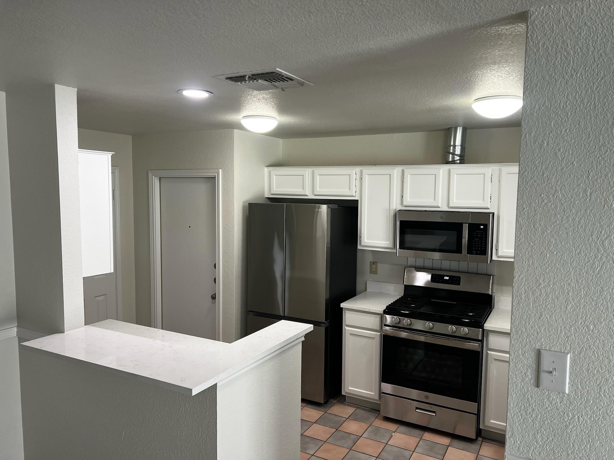 607 Saunders DR — photo 4