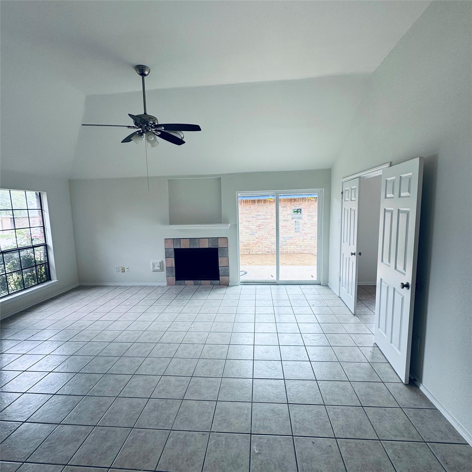 607 Saunders DR — photo 5