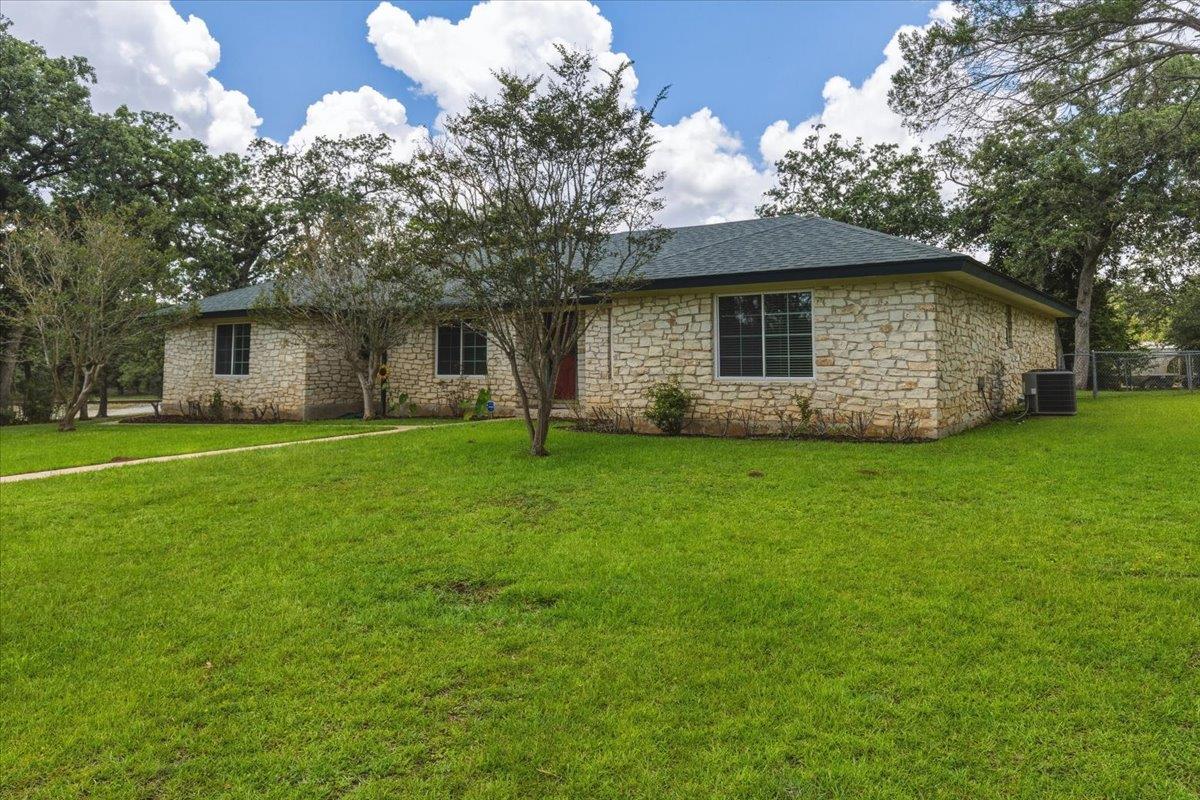 250 Hickory DR — photo 3