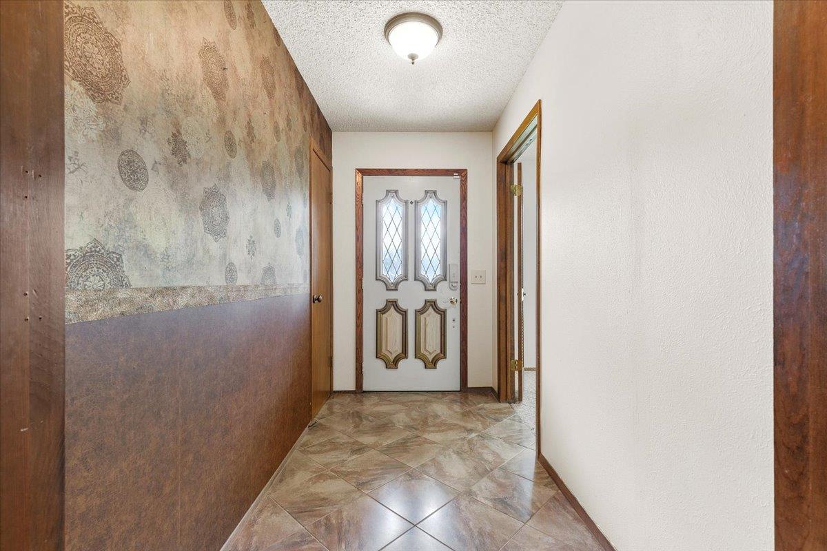 250 Hickory DR — photo 5