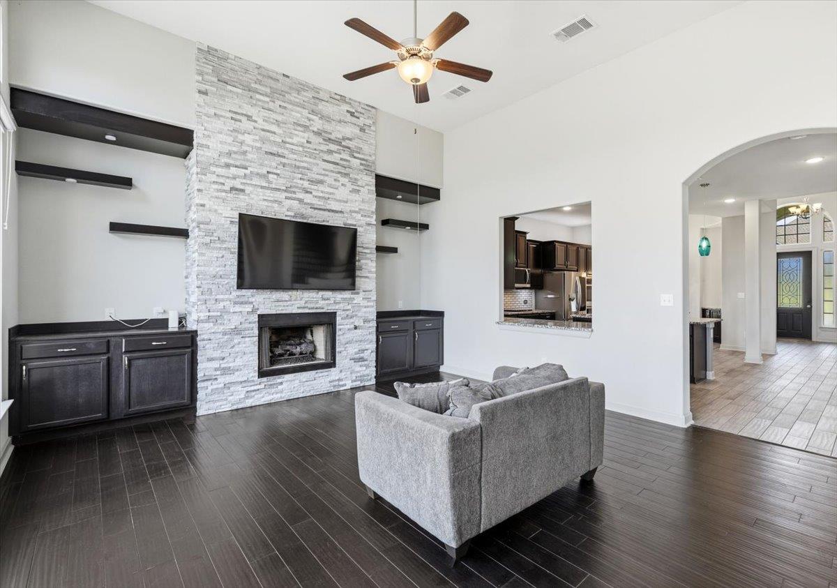 261 Ashleaf DR — photo 5