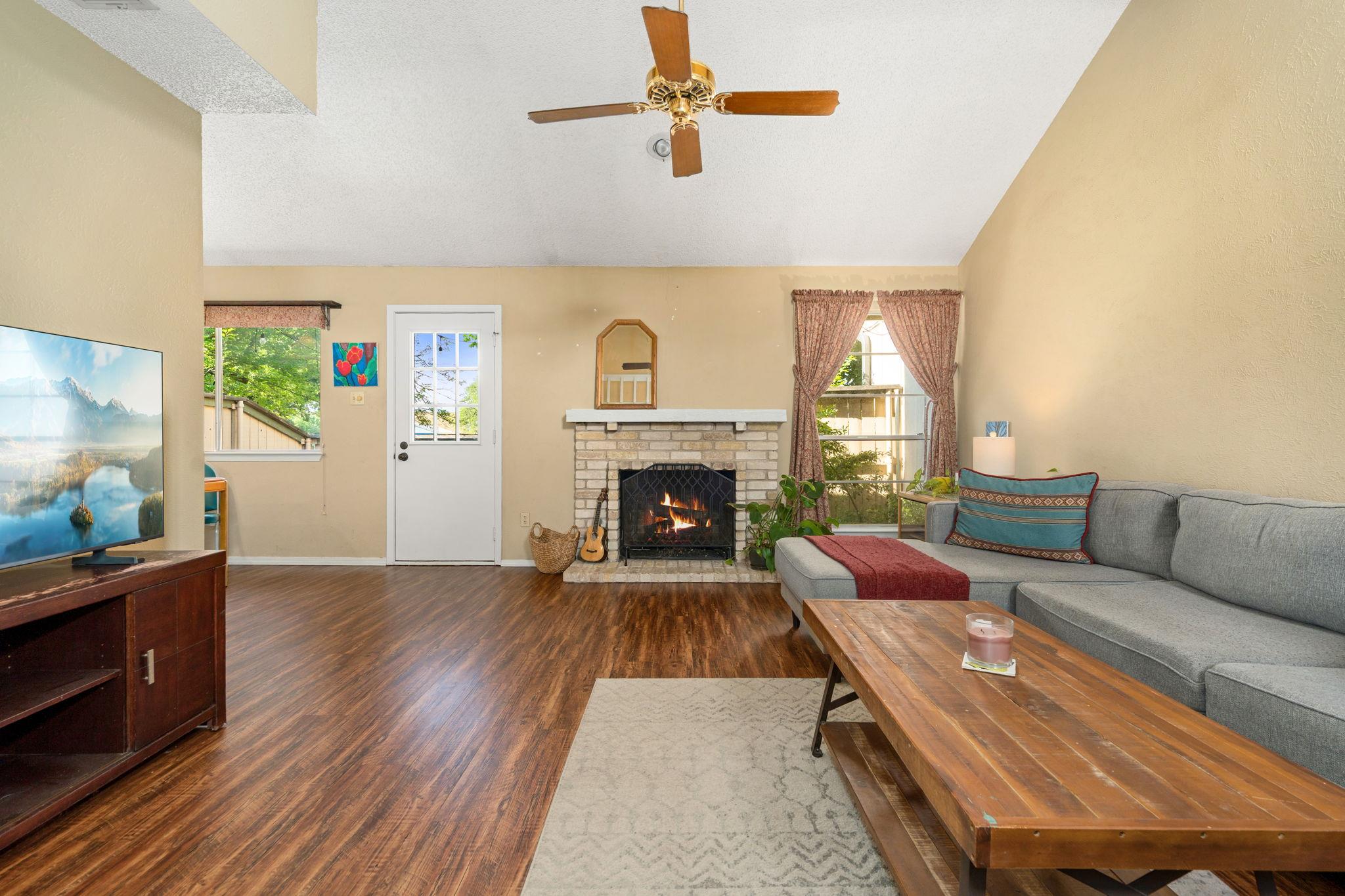 1026 Verbena DR — photo 5