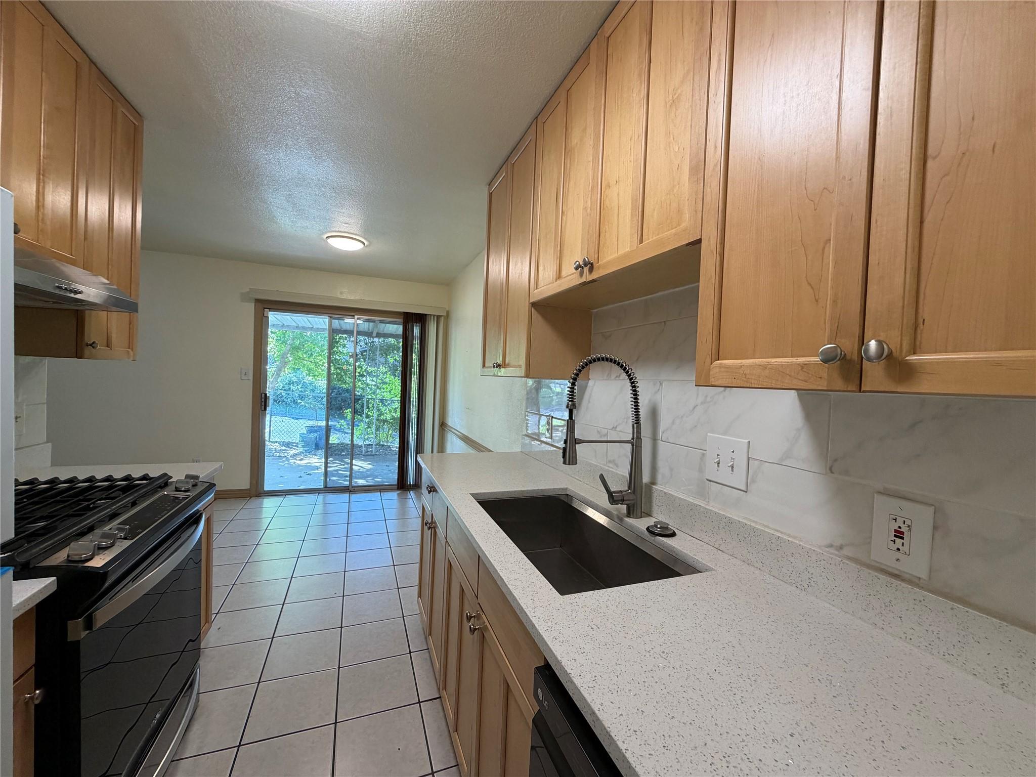 1200 Warrington DR — photo 5