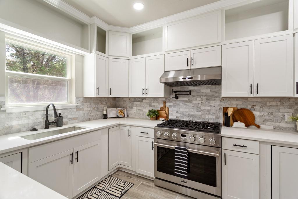 10 Honeysuckle LN — photo 4