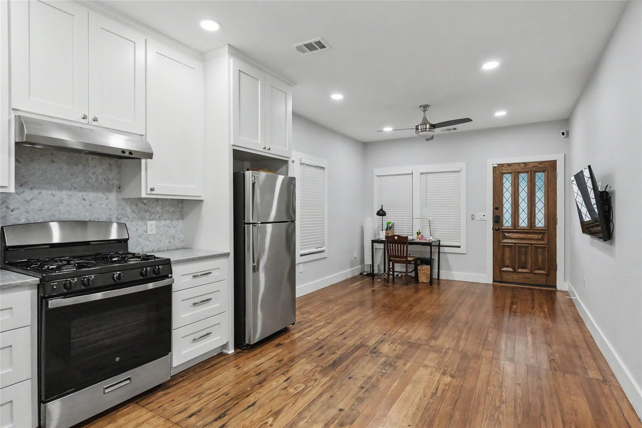 2506 Cesar Chavez ST — photo 4