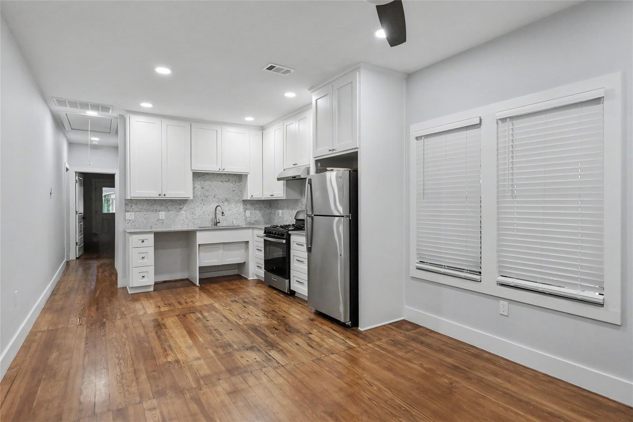 2506 Cesar Chavez ST — photo 5