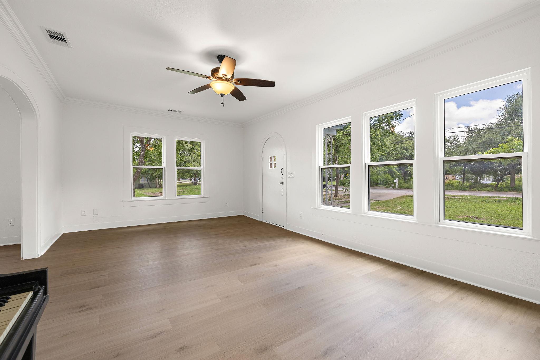 1301 Sloan ST — photo 5