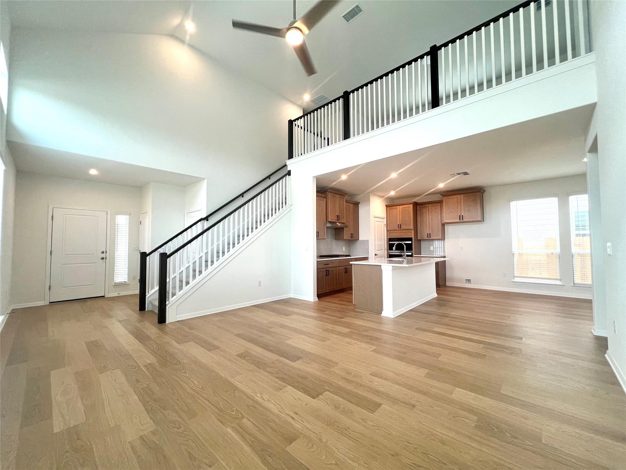 310 Young ST — photo 3