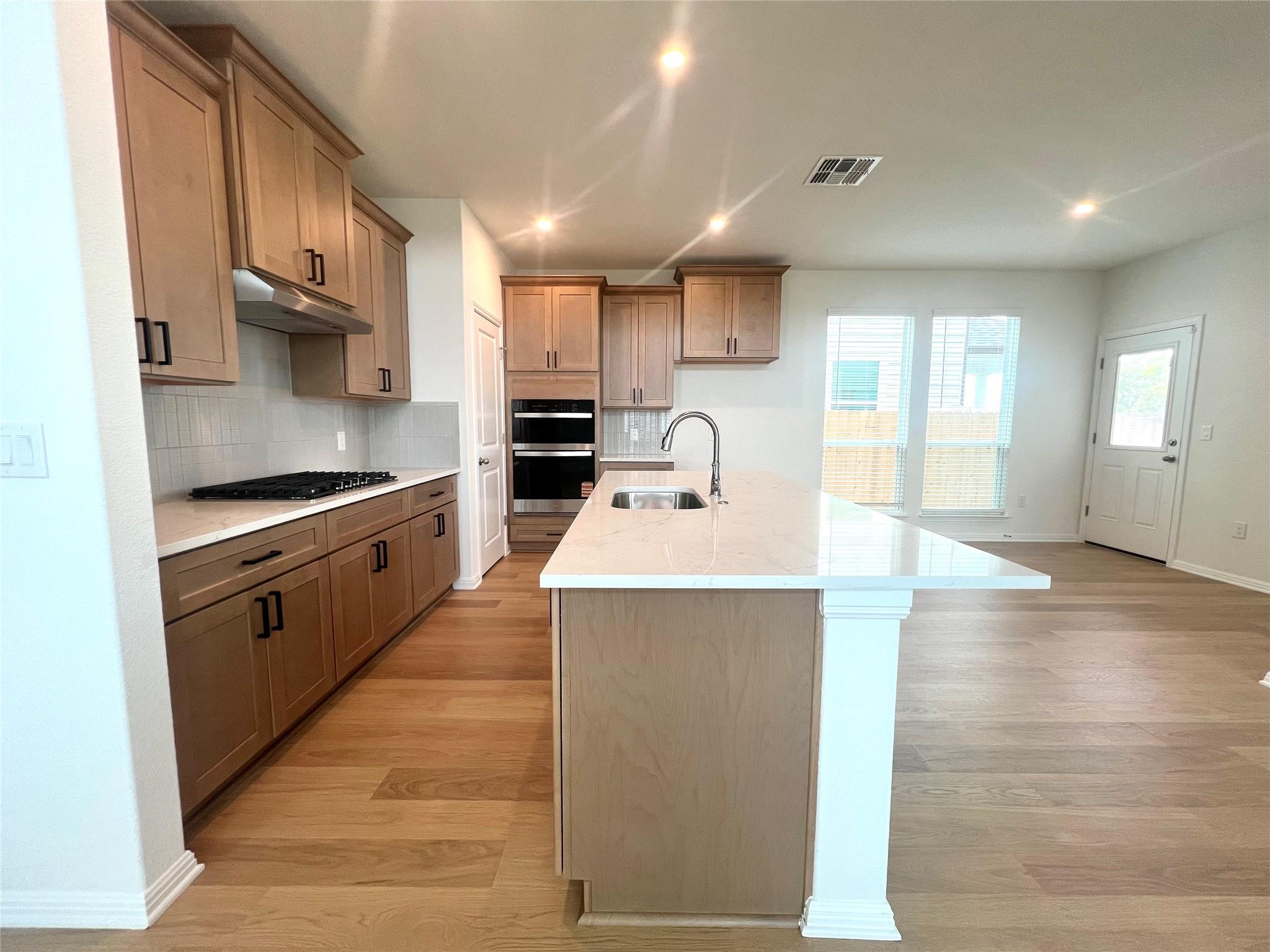 310 Young ST — photo 4