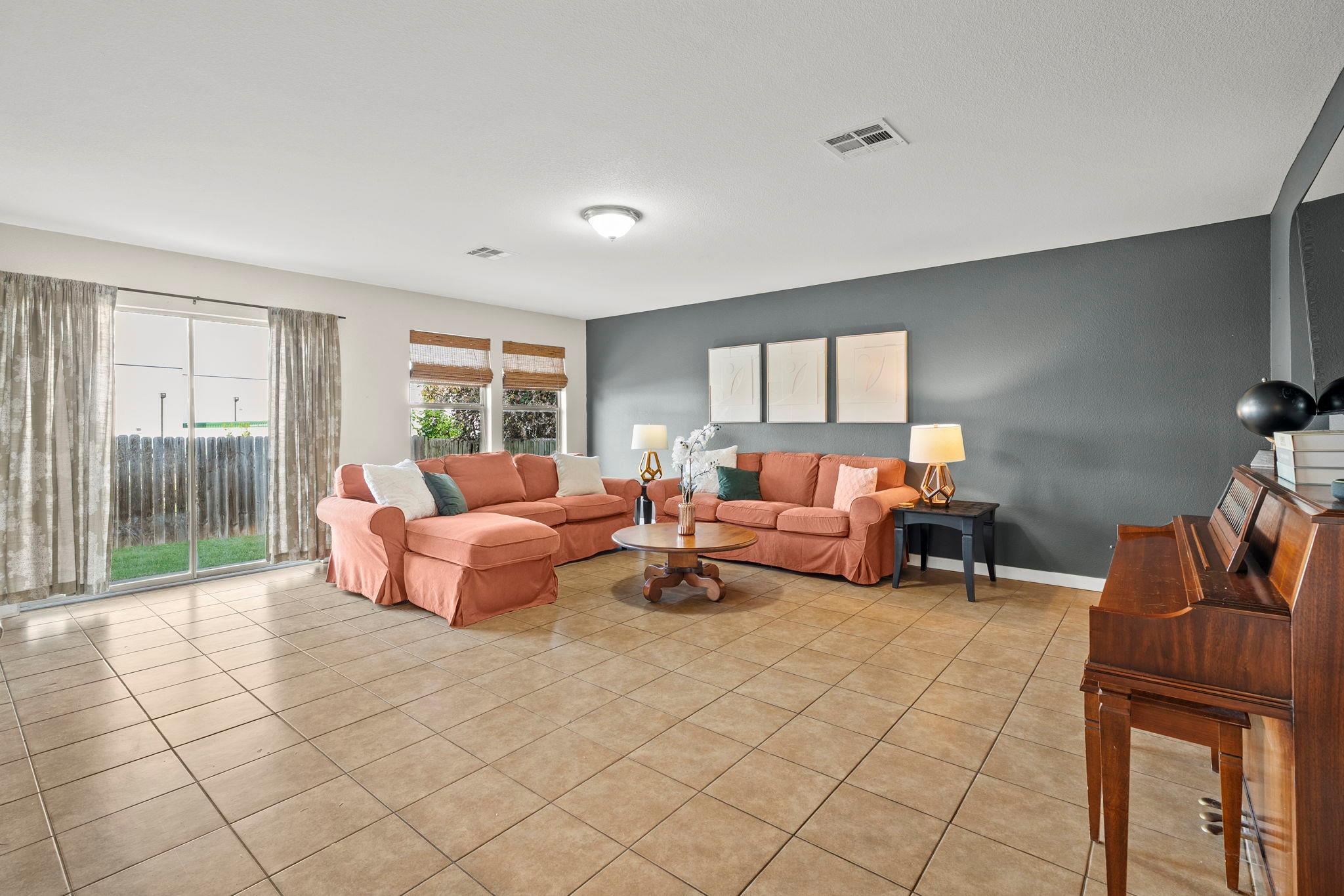 4504 Woodstock DR — photo 3