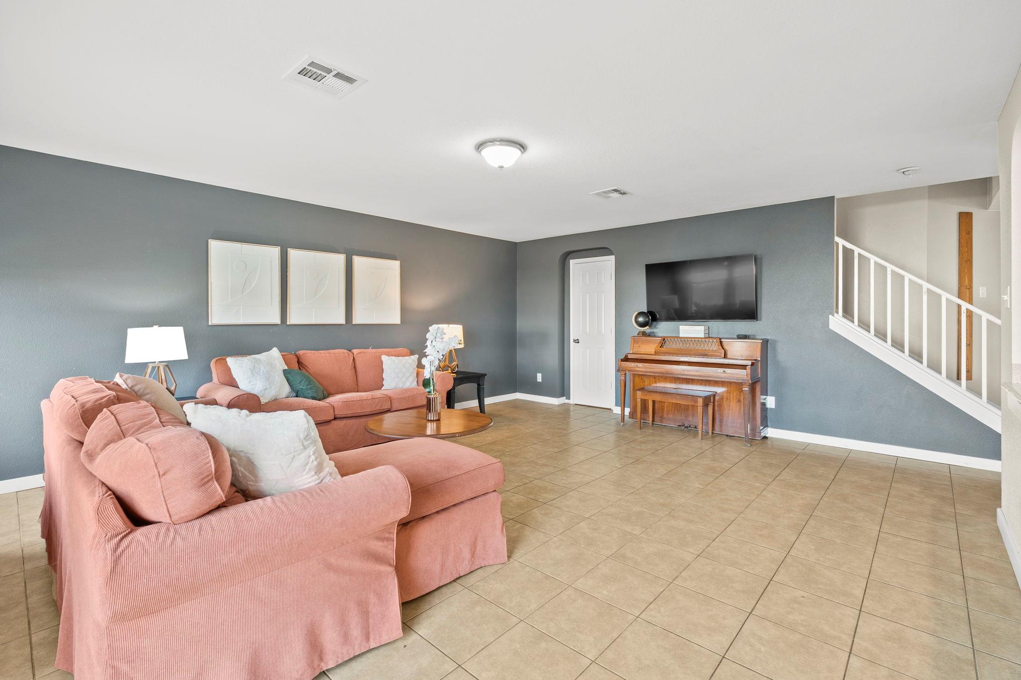 4504 Woodstock DR — photo 4