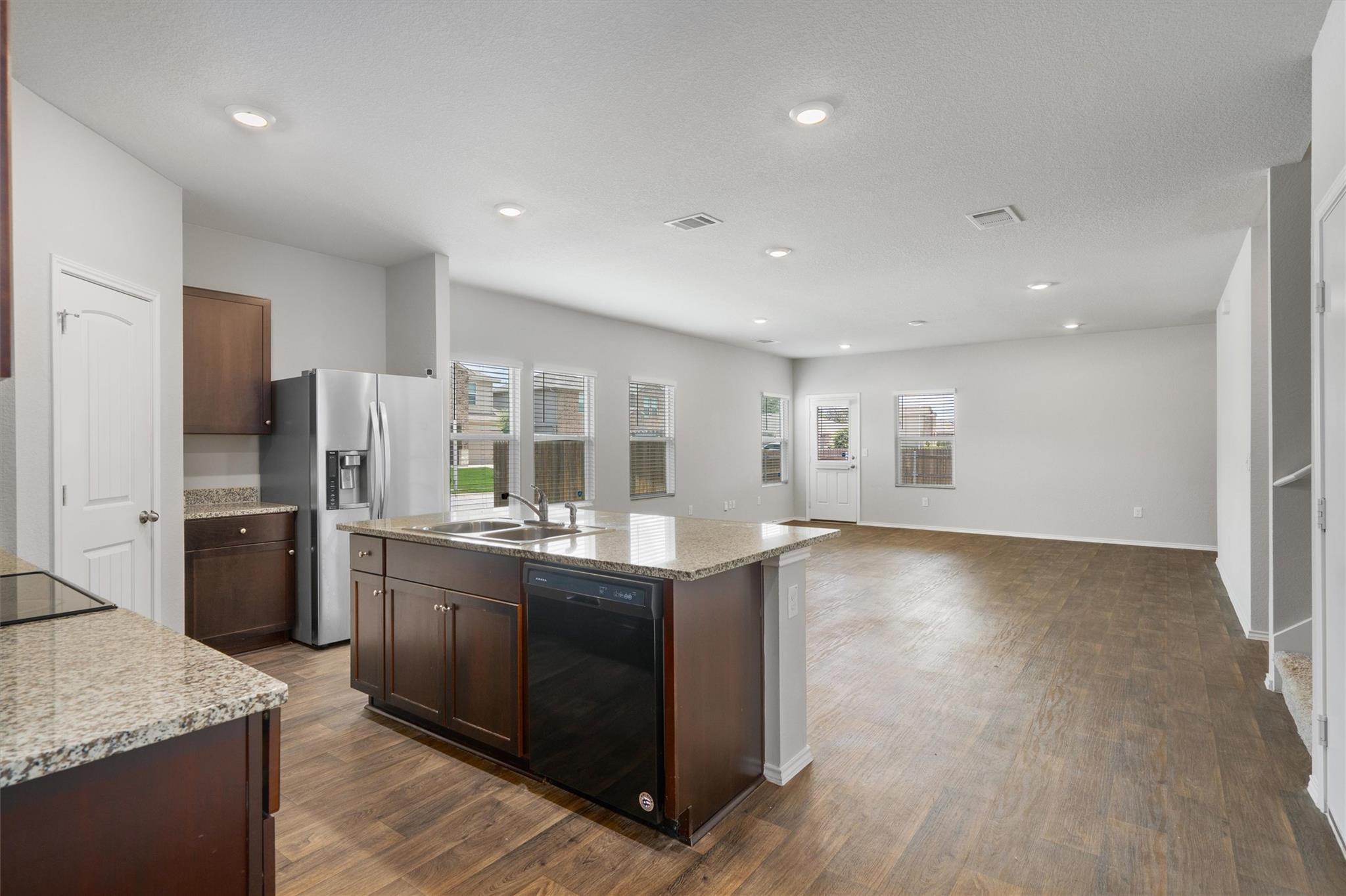 6121 Ronee Leah DR — photo 5